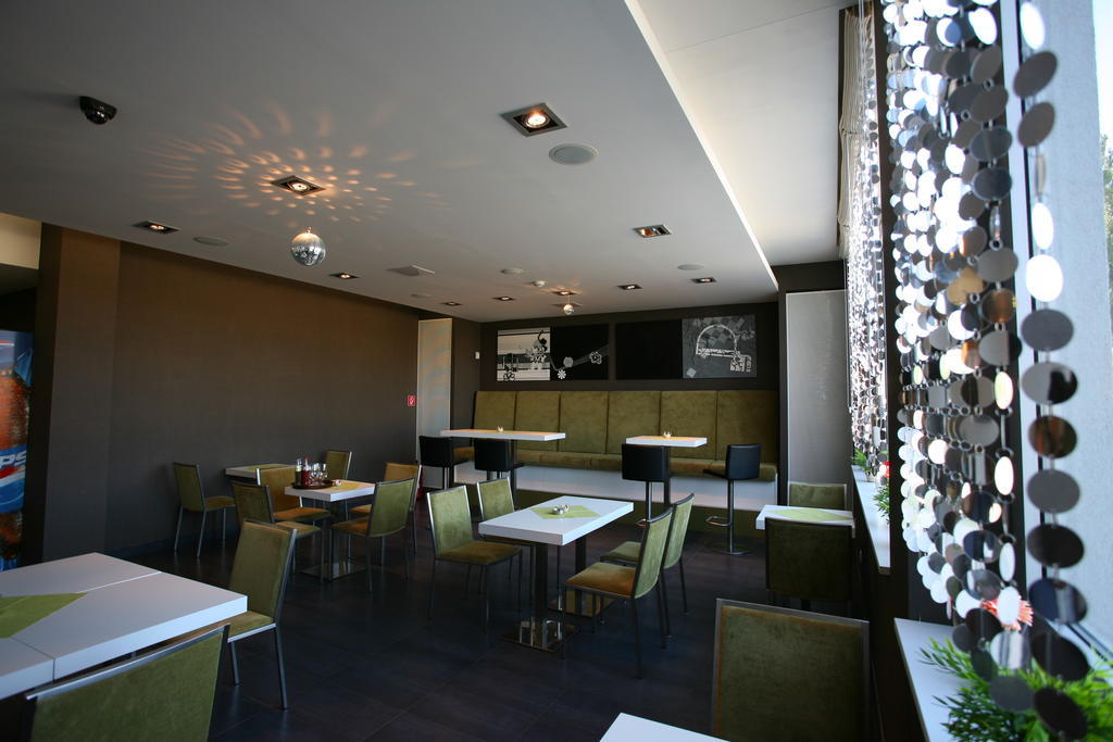 Hotel Empire Trnava Extérieur photo