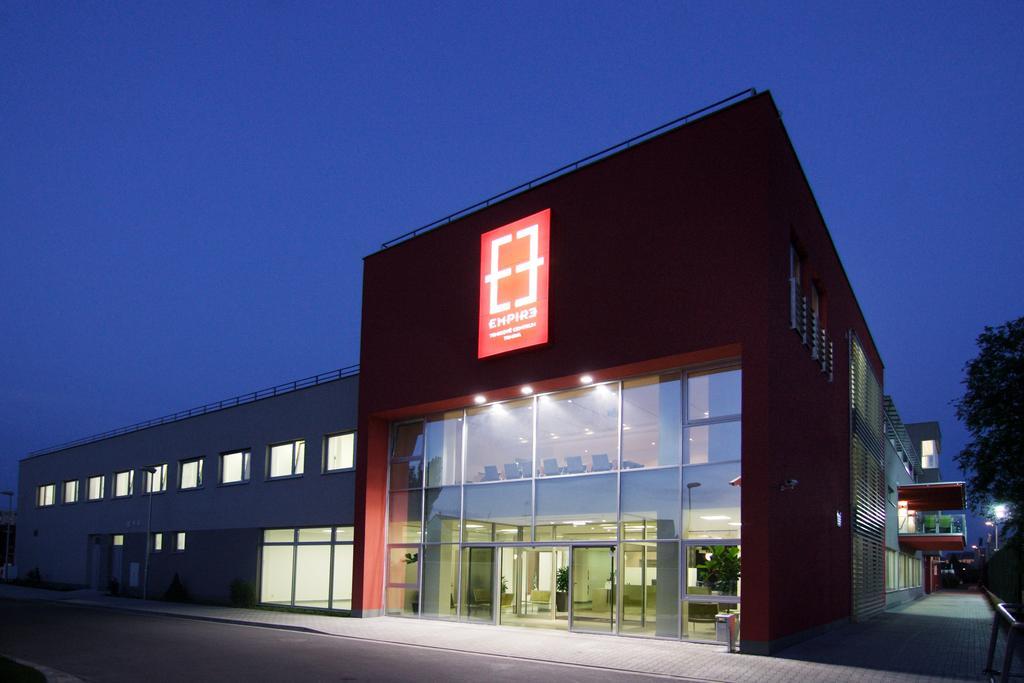 Hotel Empire Trnava Extérieur photo