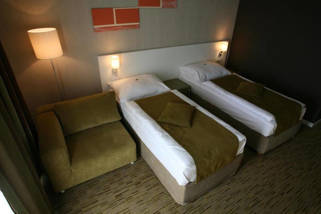 Hotel Empire Trnava Extérieur photo